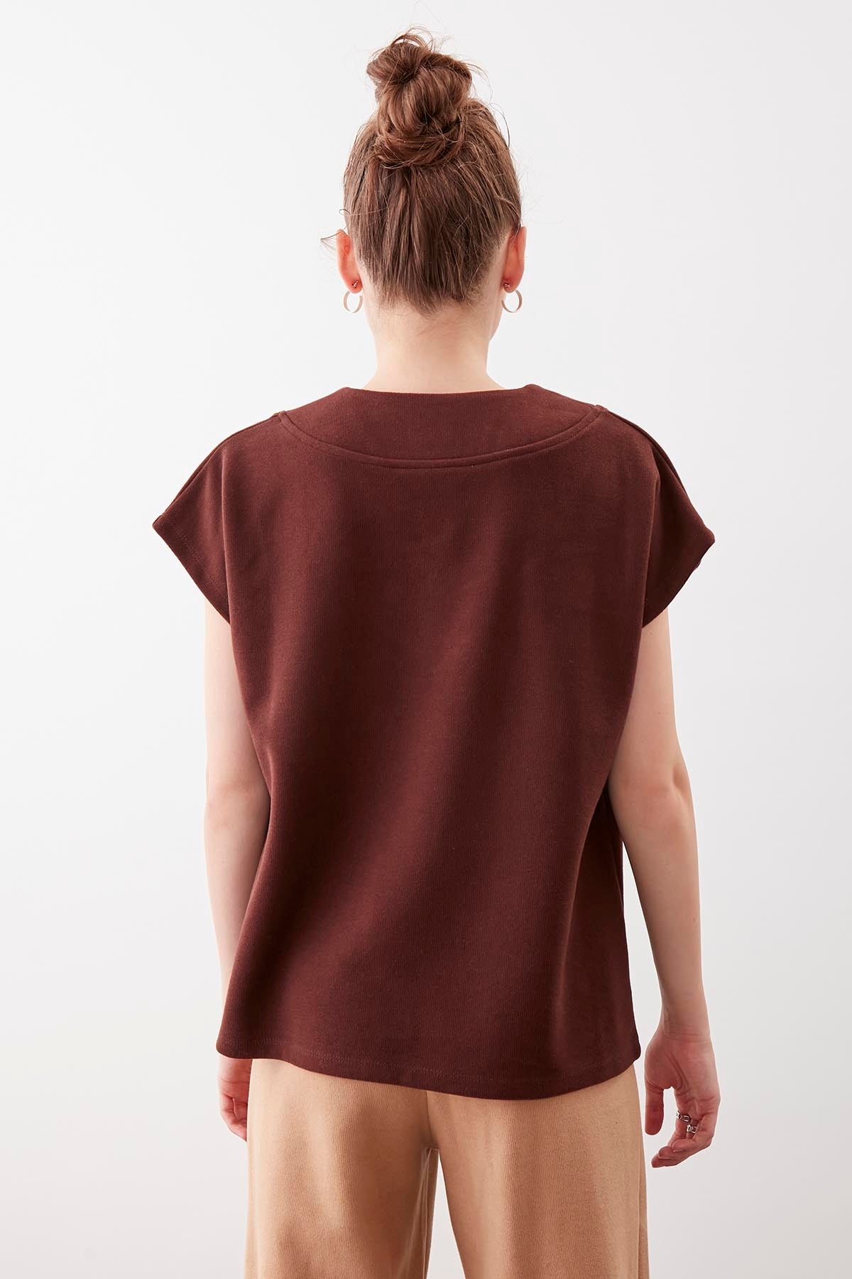 V COLLAR LOW SLEEVE KNITTED SWEAT