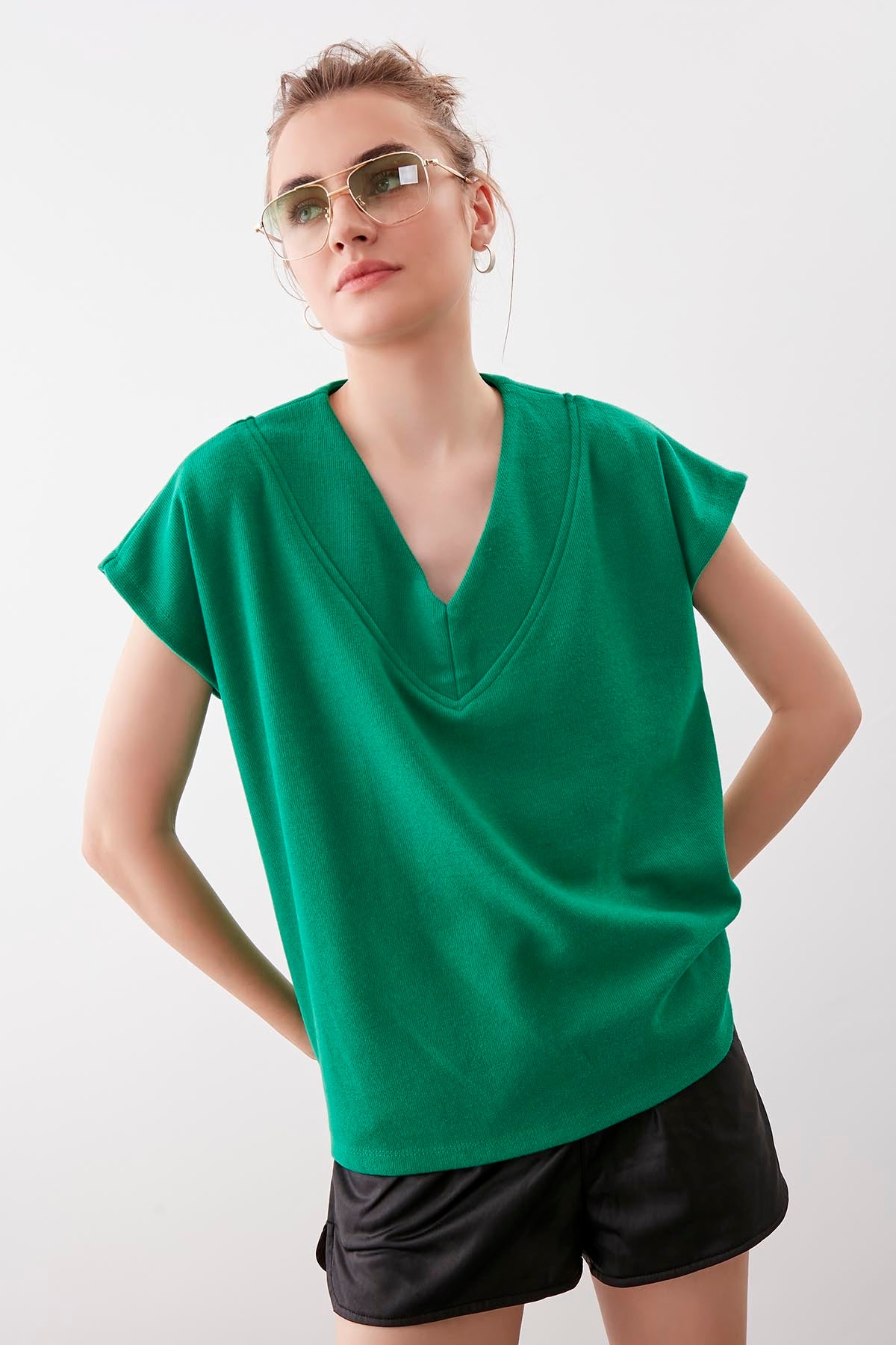 V COLLAR LOW SLEEVE KNITTED SWEAT