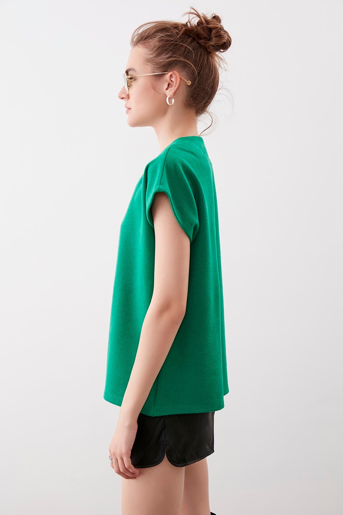 V COLLAR LOW SLEEVE KNITTED SWEAT