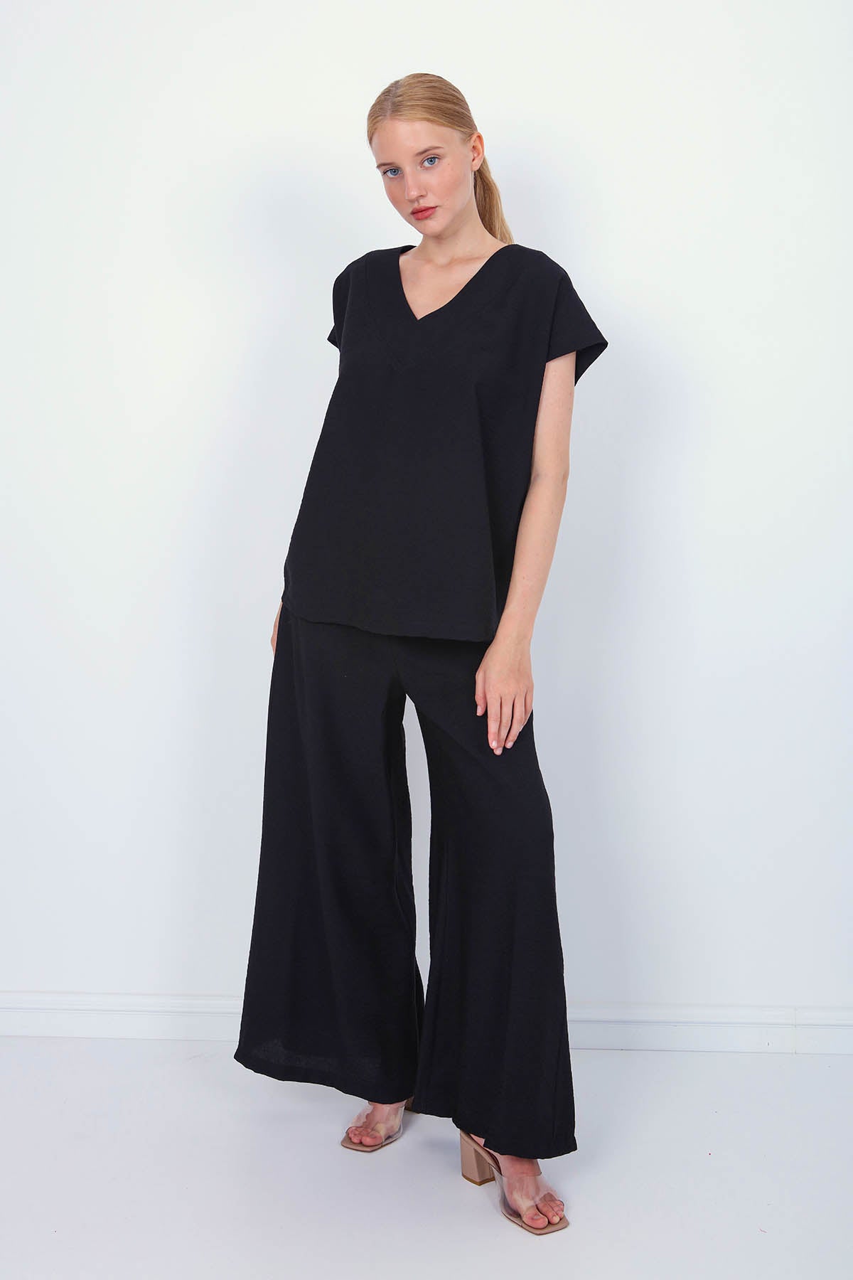 V COLLAR SHORT SLEEVE BLOUSE