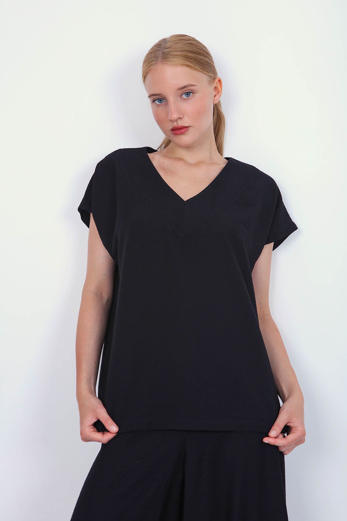 V COLLAR SHORT SLEEVE BLOUSE