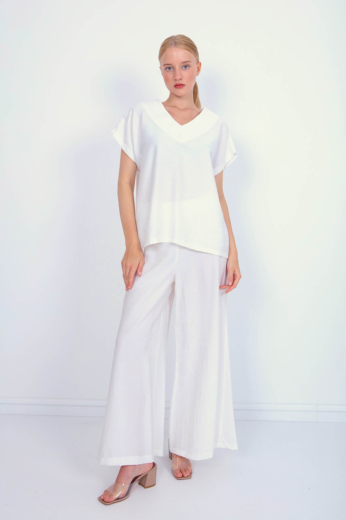 V COLLAR SHORT SLEEVE BLOUSE