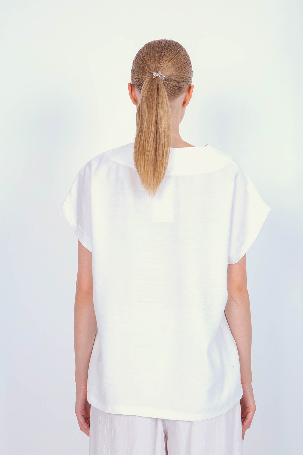 V COLLAR SHORT SLEEVE BLOUSE