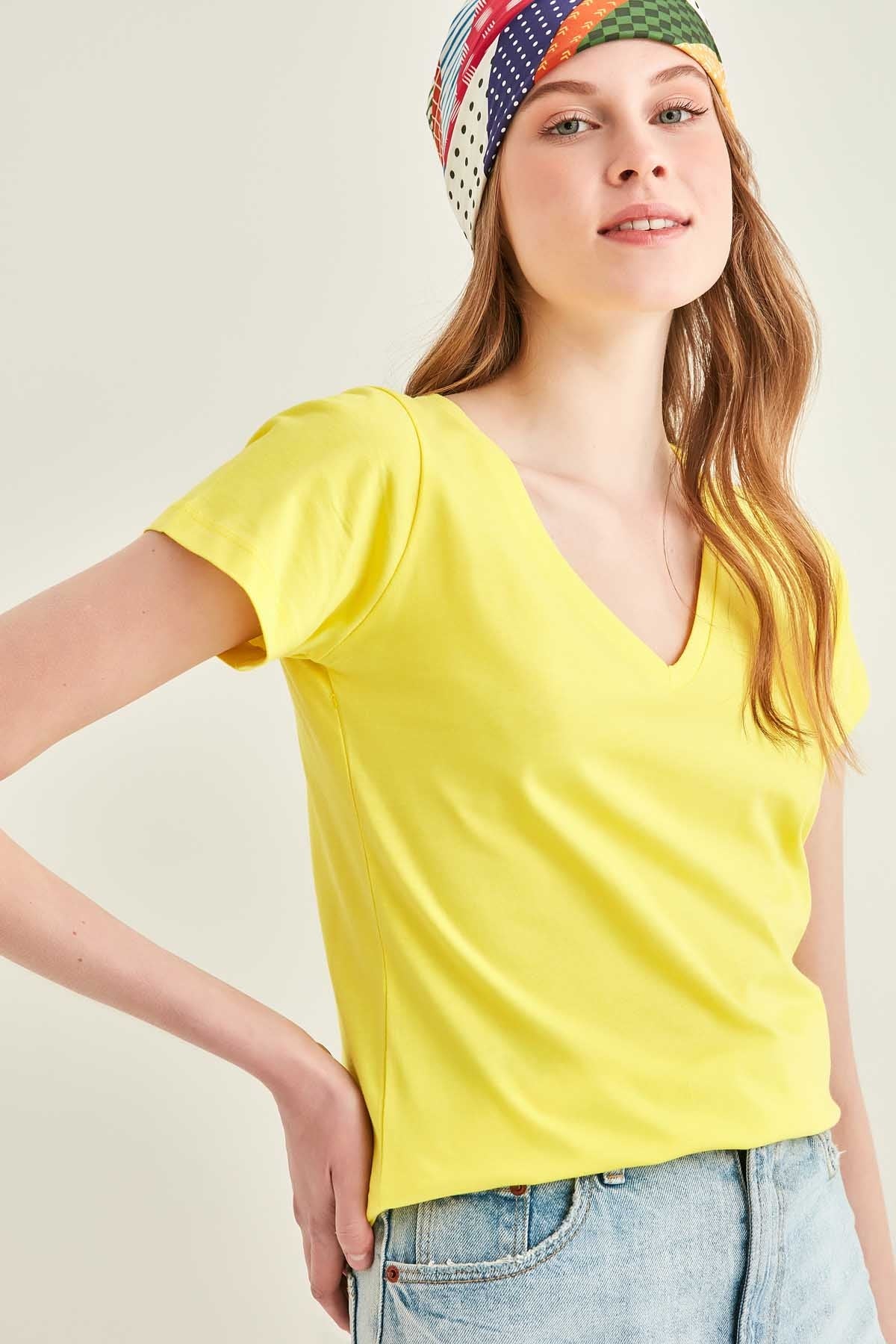 V COLLAR SHORT SLEEVE COTTON T-SHIRT