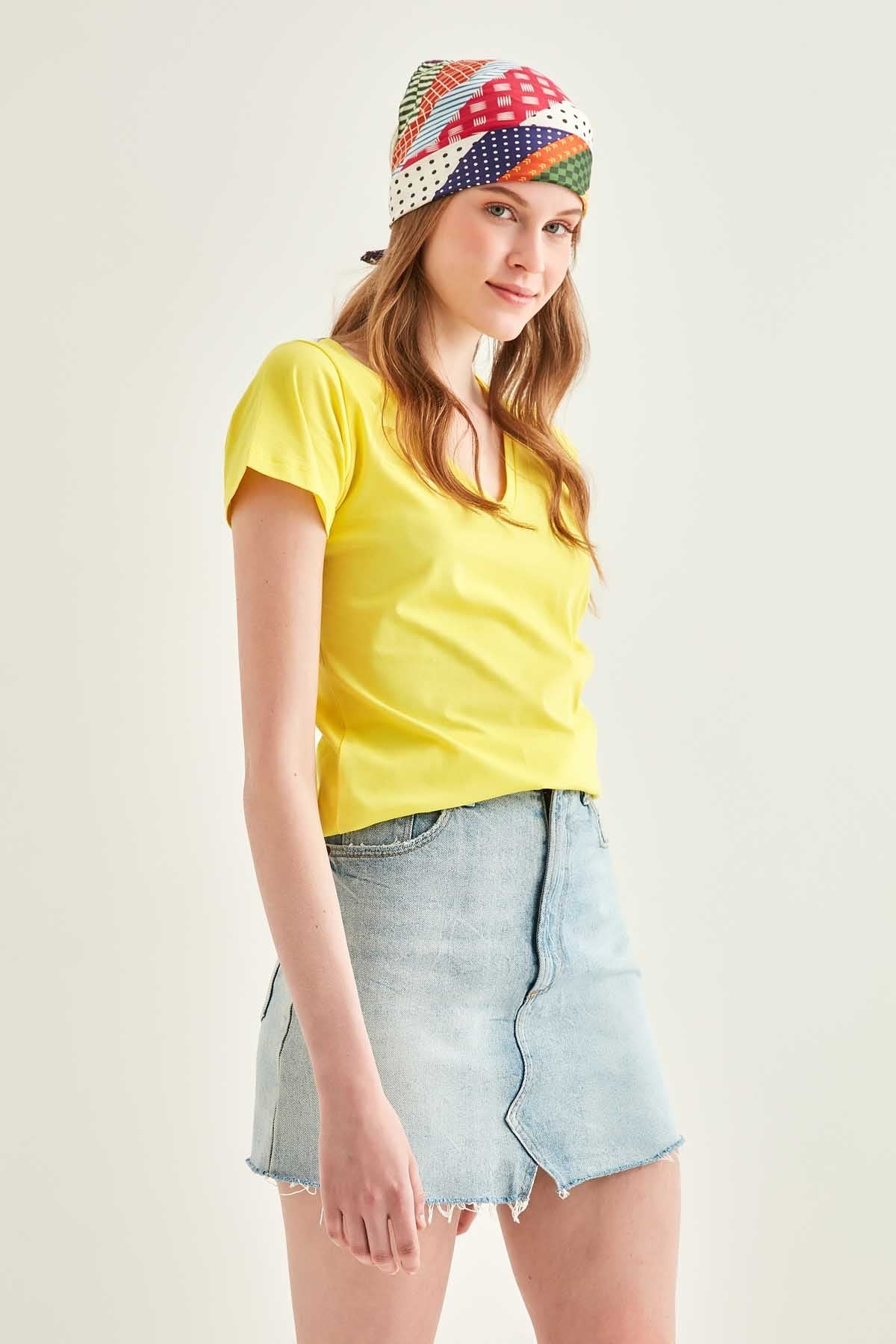 V COLLAR SHORT SLEEVE COTTON T-SHIRT