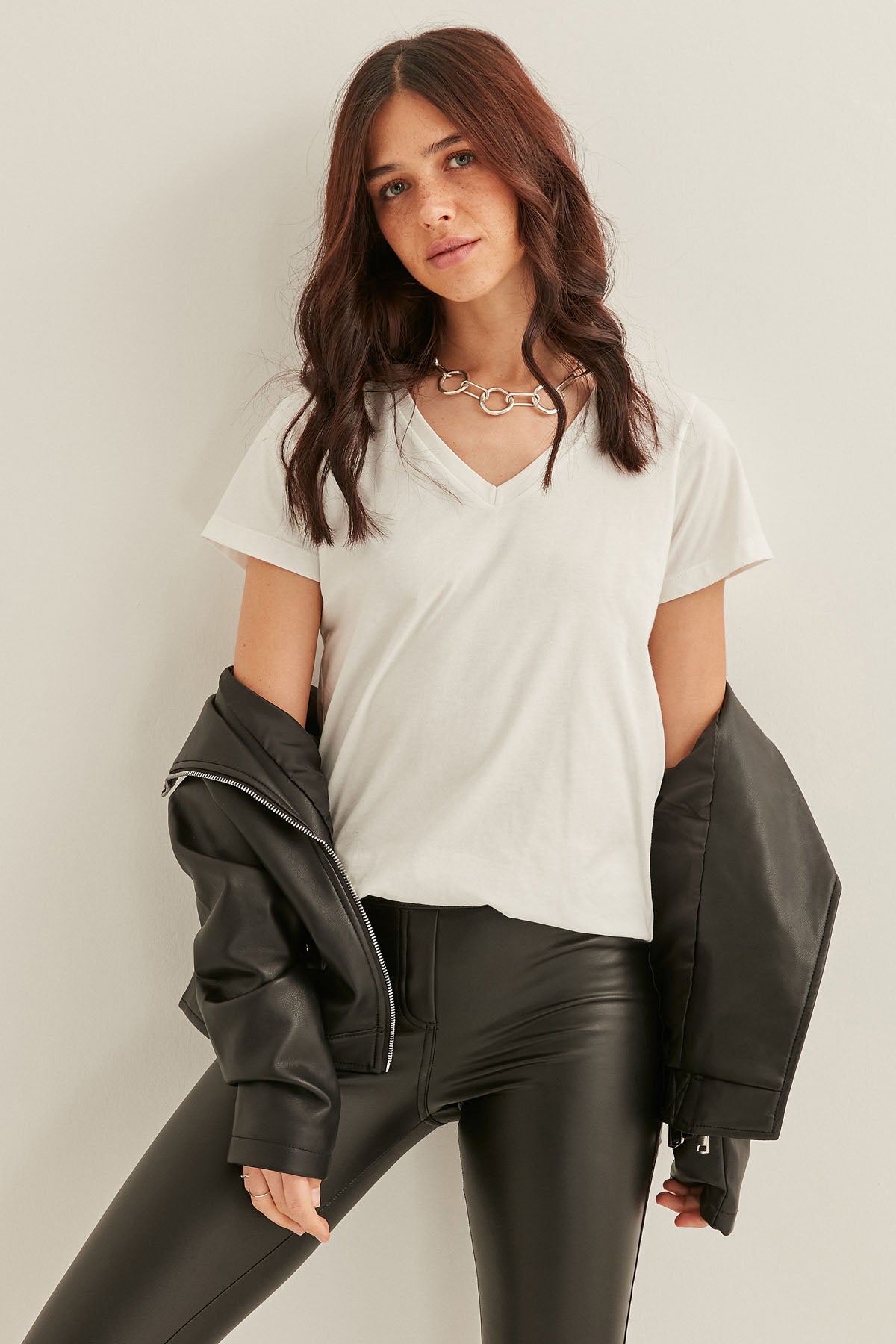 V COLLAR SHORT SLEEVE COTTON T-SHIRT