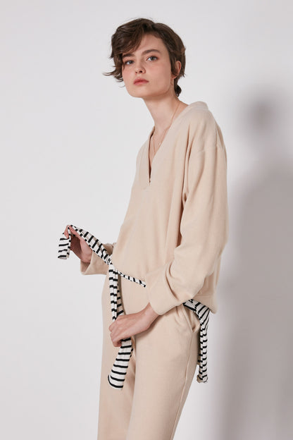 V COLLAR SKIRT END-BANDED BLOUSE