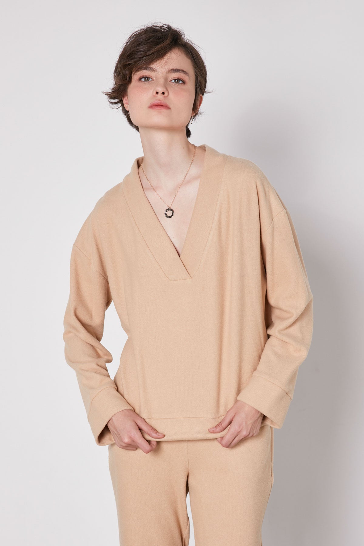 V COLLAR SKIRT END-BANDED BLOUSE