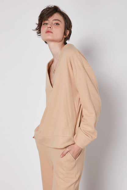 V COLLAR SKIRT END-BANDED BLOUSE