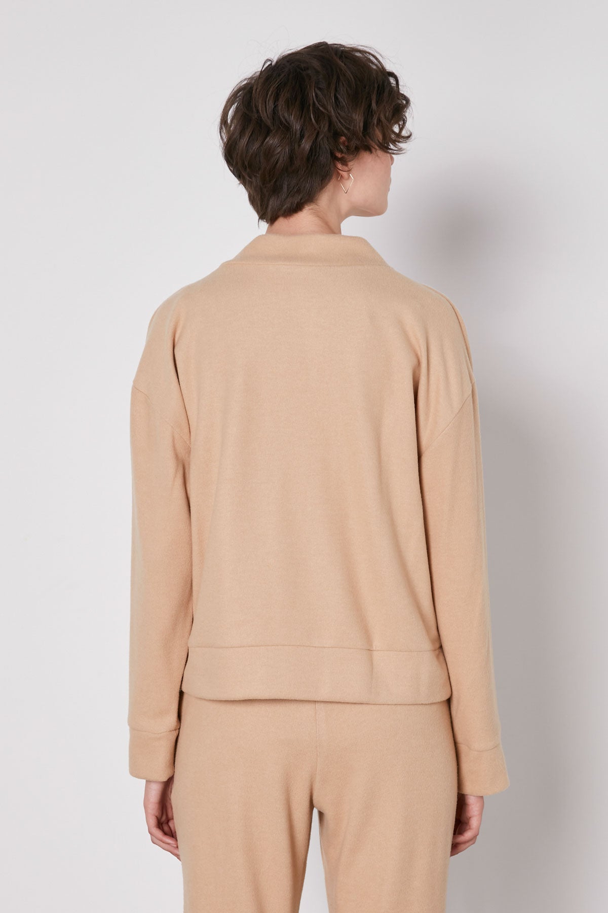 V COLLAR SKIRT END-BANDED BLOUSE