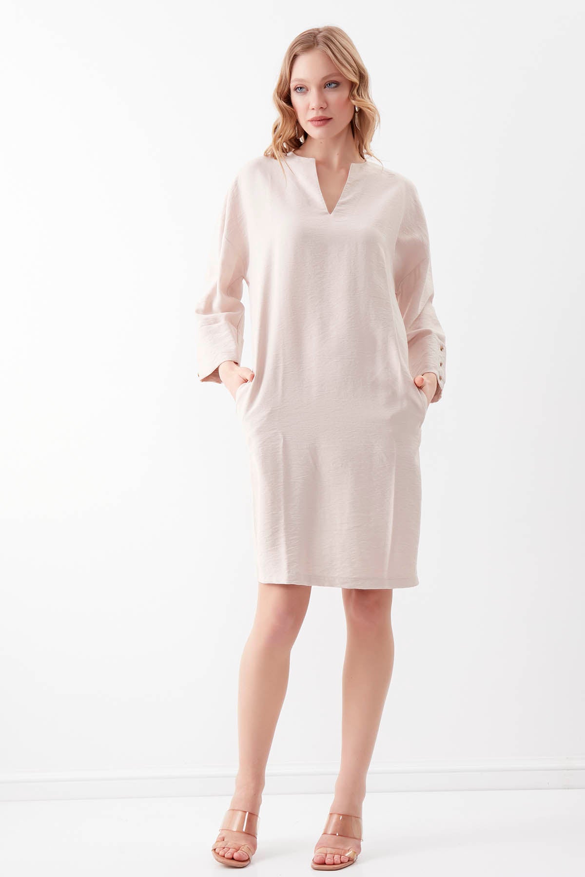 V COLLAR BUTTON PELLET DRESS