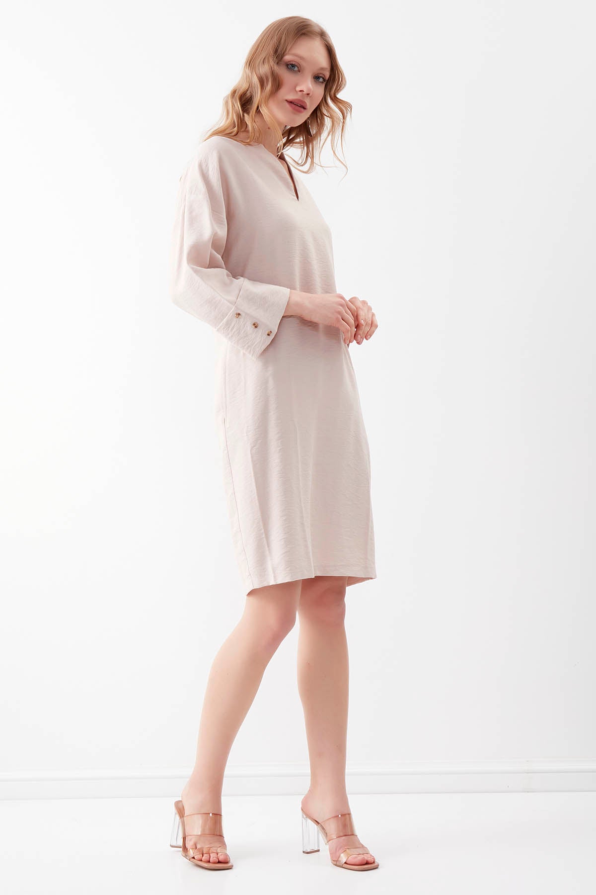 V COLLAR BUTTON PELLET DRESS