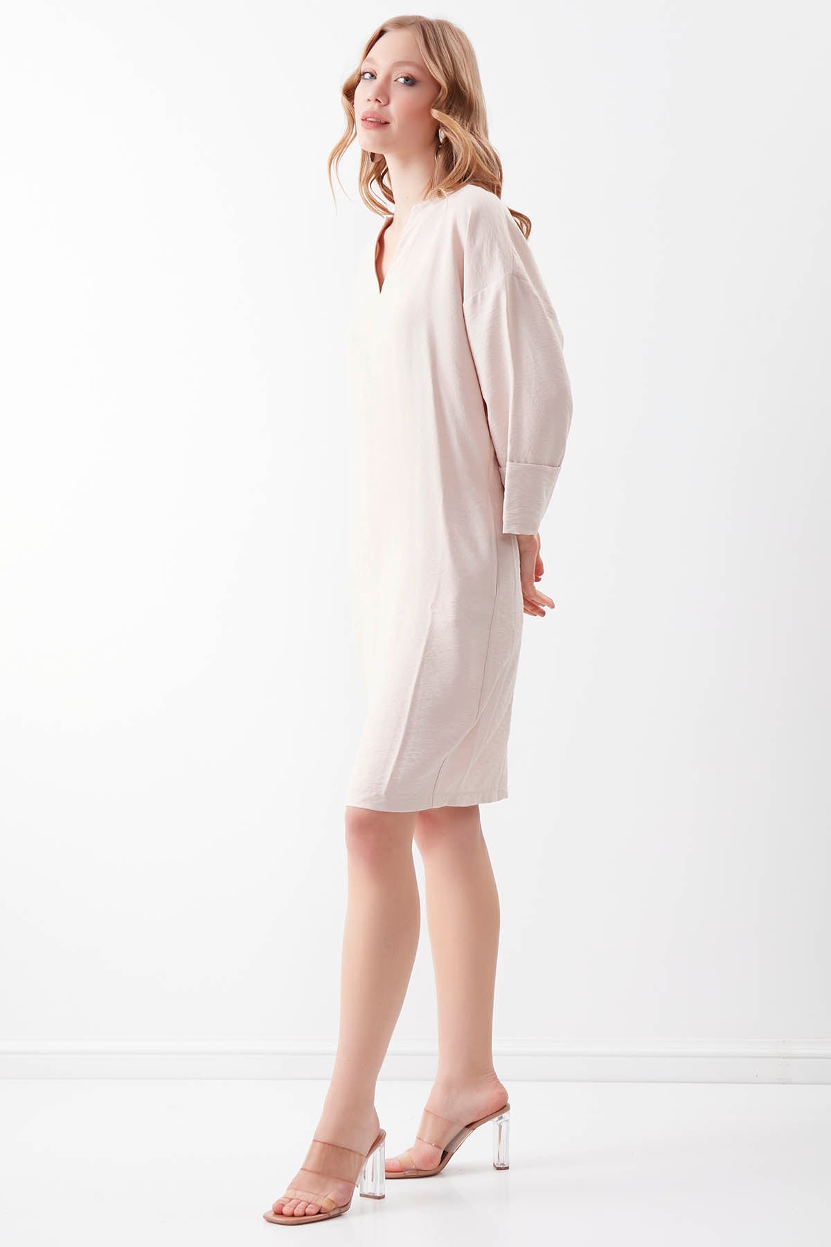 V COLLAR BUTTON PELLET DRESS