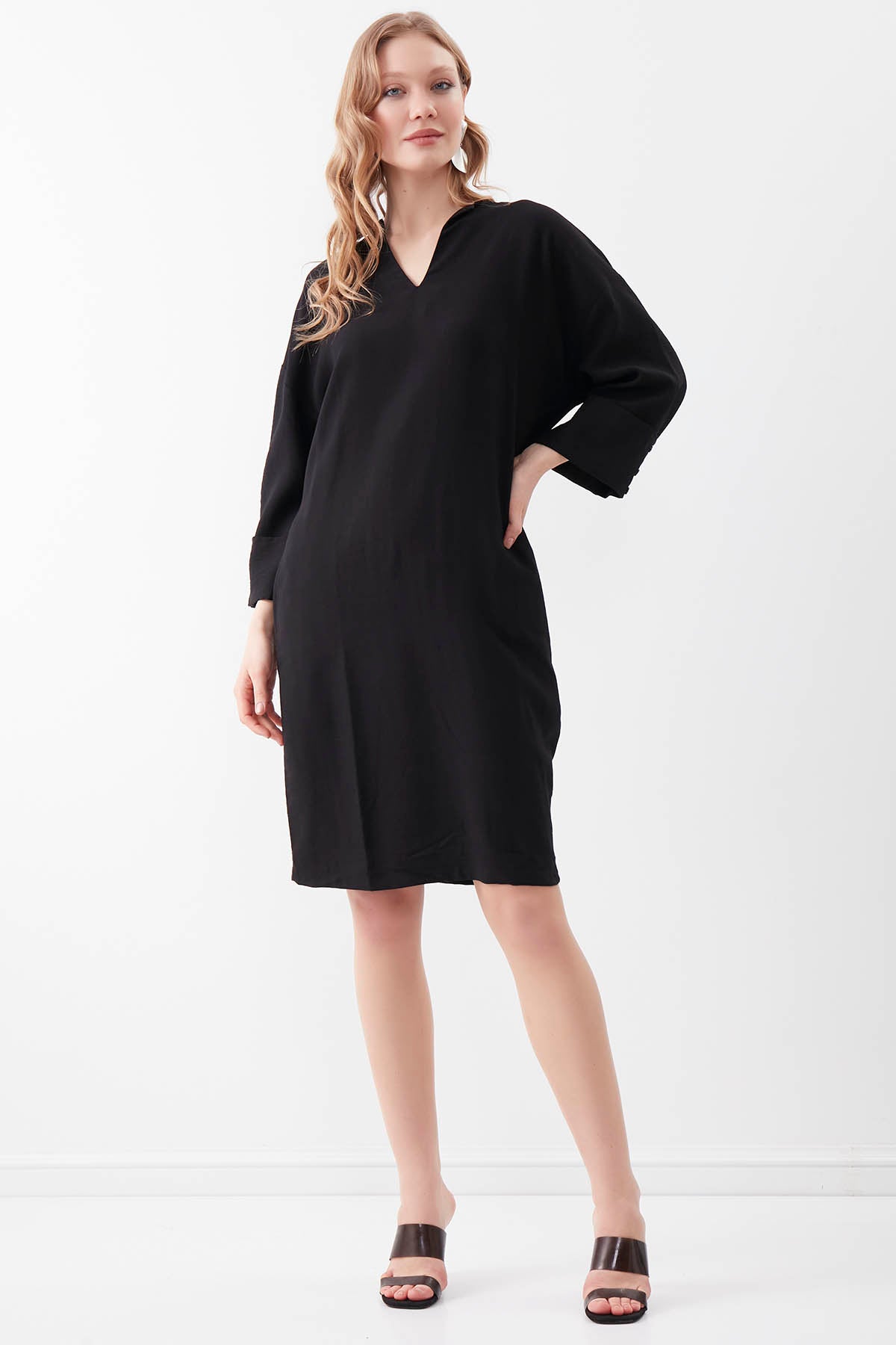 V COLLAR BUTTON PELLET DRESS