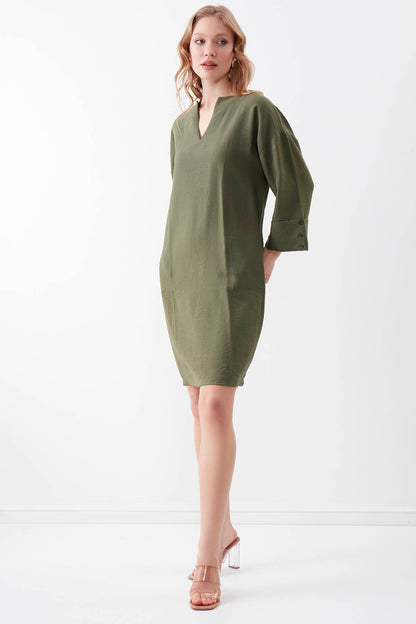 V COLLAR BUTTON PELLET DRESS