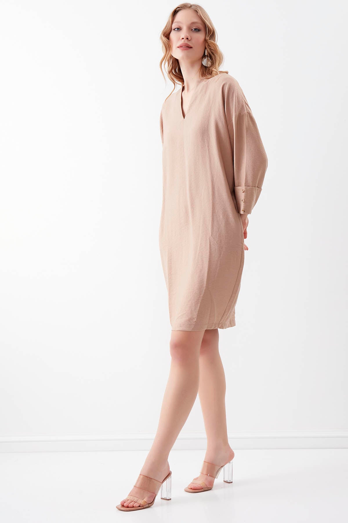 V COLLAR BUTTON PELLET DRESS