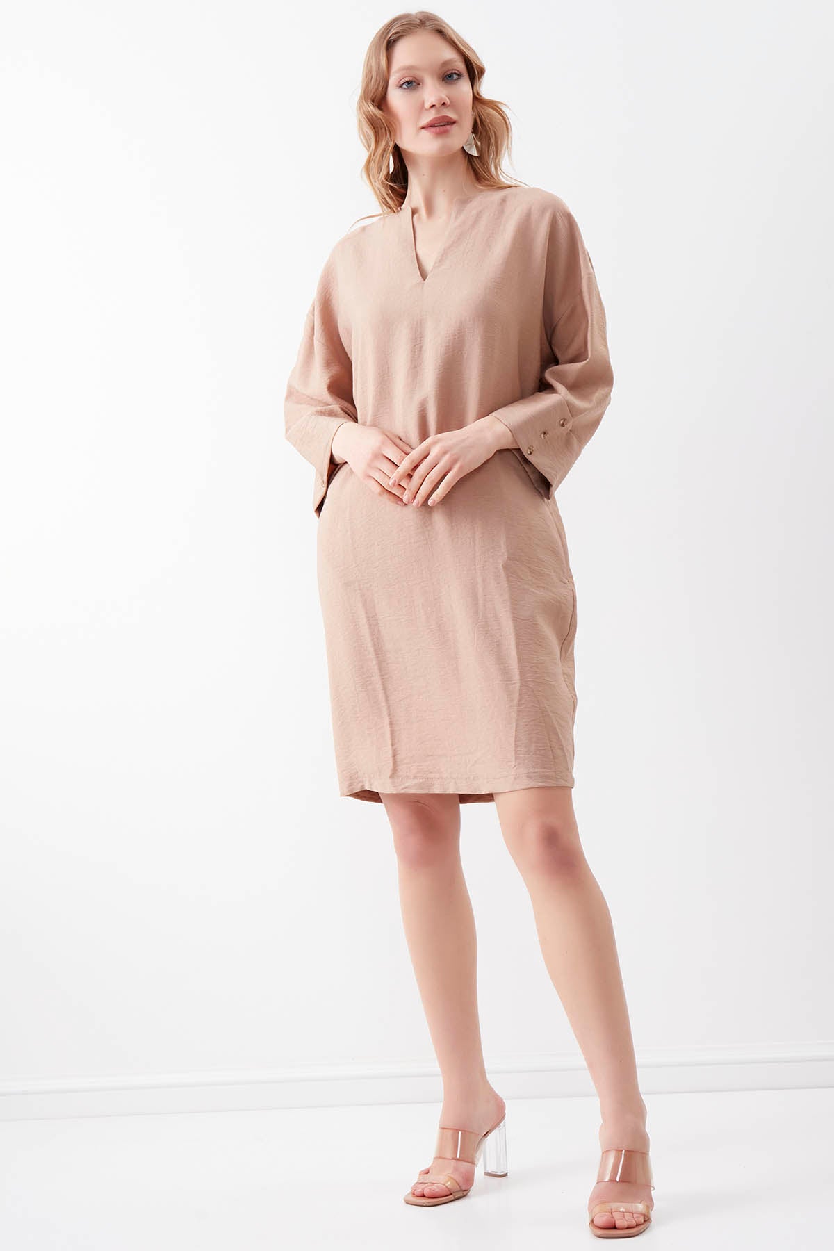 V COLLAR BUTTON PELLET DRESS