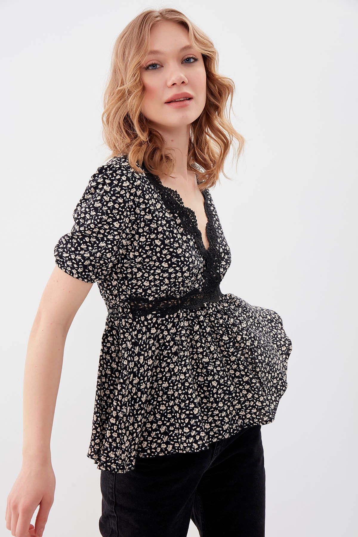 V COLLAR ELASTANE SLEEVE FLOWER PATTERNED BLOUSE