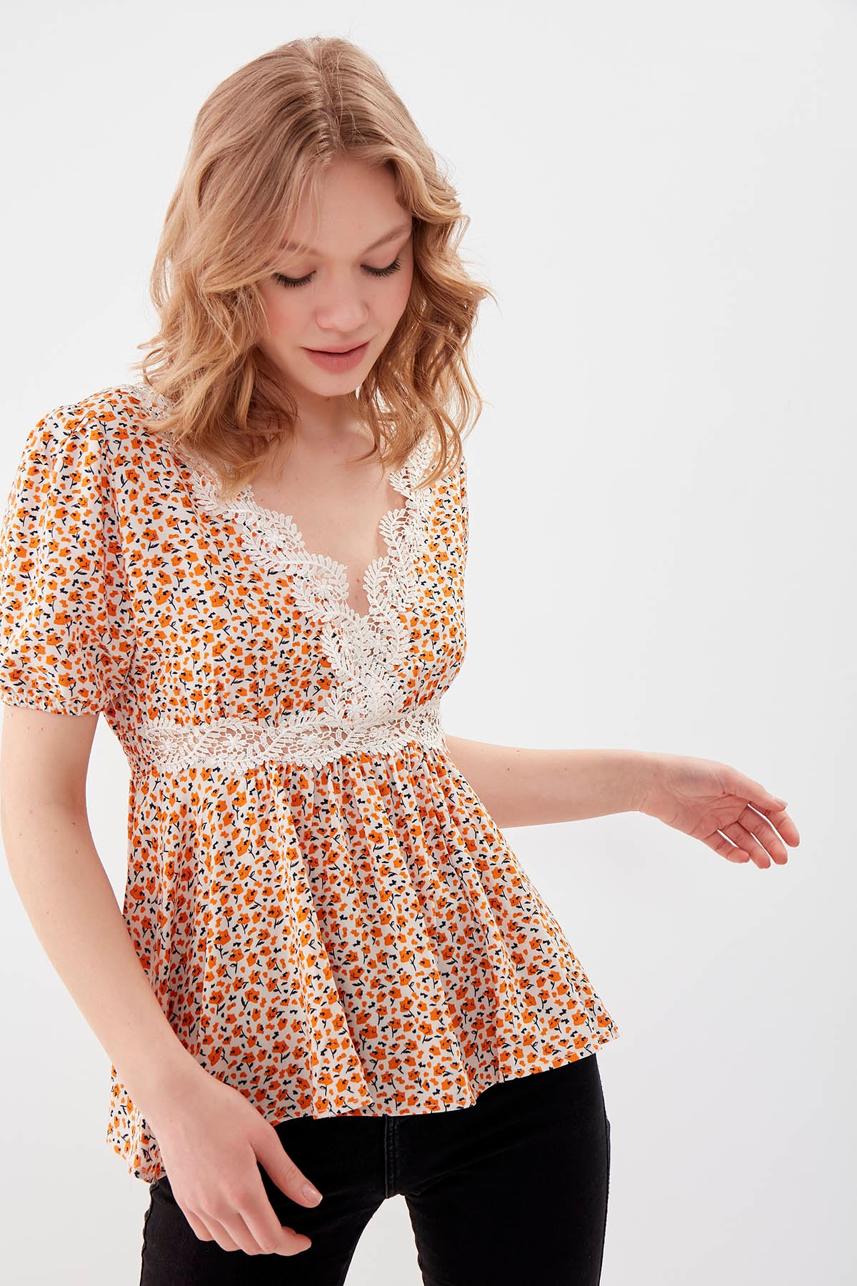V COLLAR ELASTANE SLEEVE FLOWER PATTERNED BLOUSE