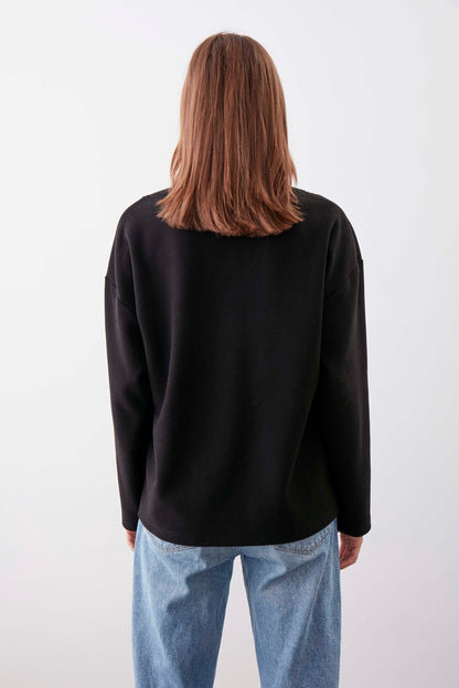 V COLLAR KNITTED BLOUSE