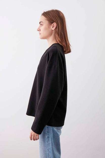 V COLLAR KNITTED BLOUSE