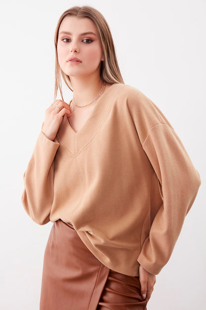 V COLLAR KNITTED BLOUSE