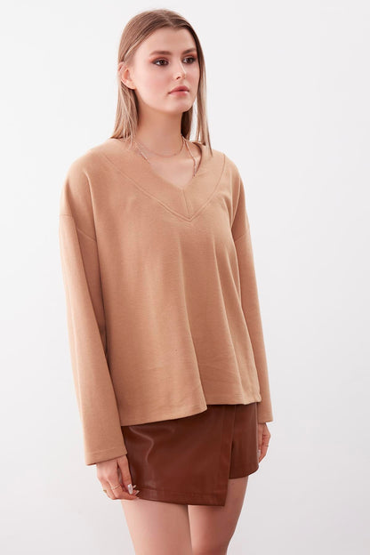 V COLLAR KNITTED BLOUSE