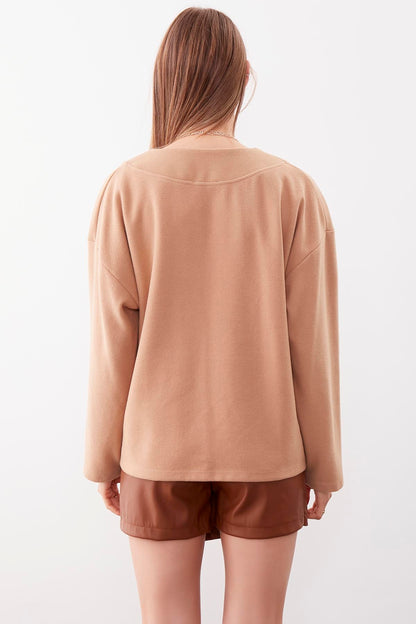 V COLLAR KNITTED BLOUSE