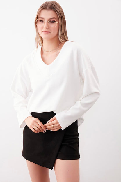 V COLLAR KNITTED BLOUSE