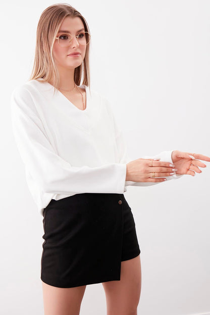 V COLLAR KNITTED BLOUSE