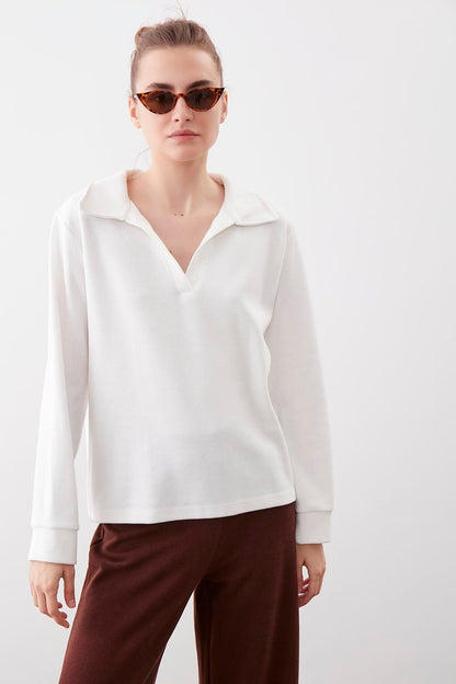 V COLLAR KNITTED BLOUSE