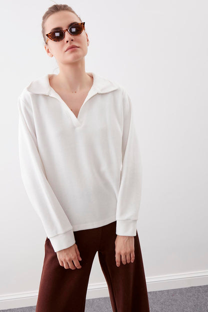V COLLAR KNITTED BLOUSE
