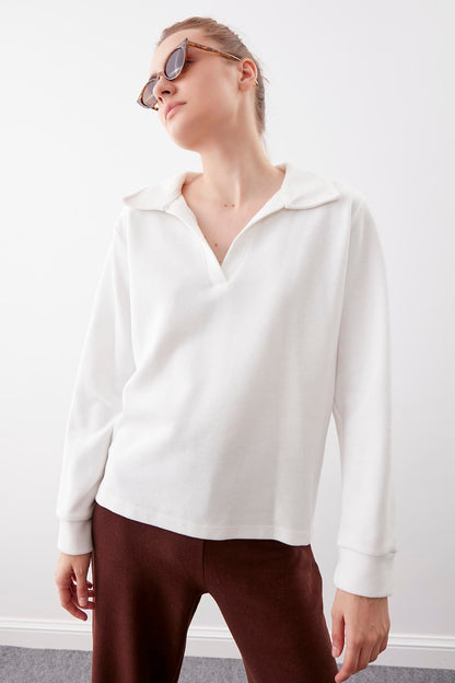V COLLAR KNITTED BLOUSE