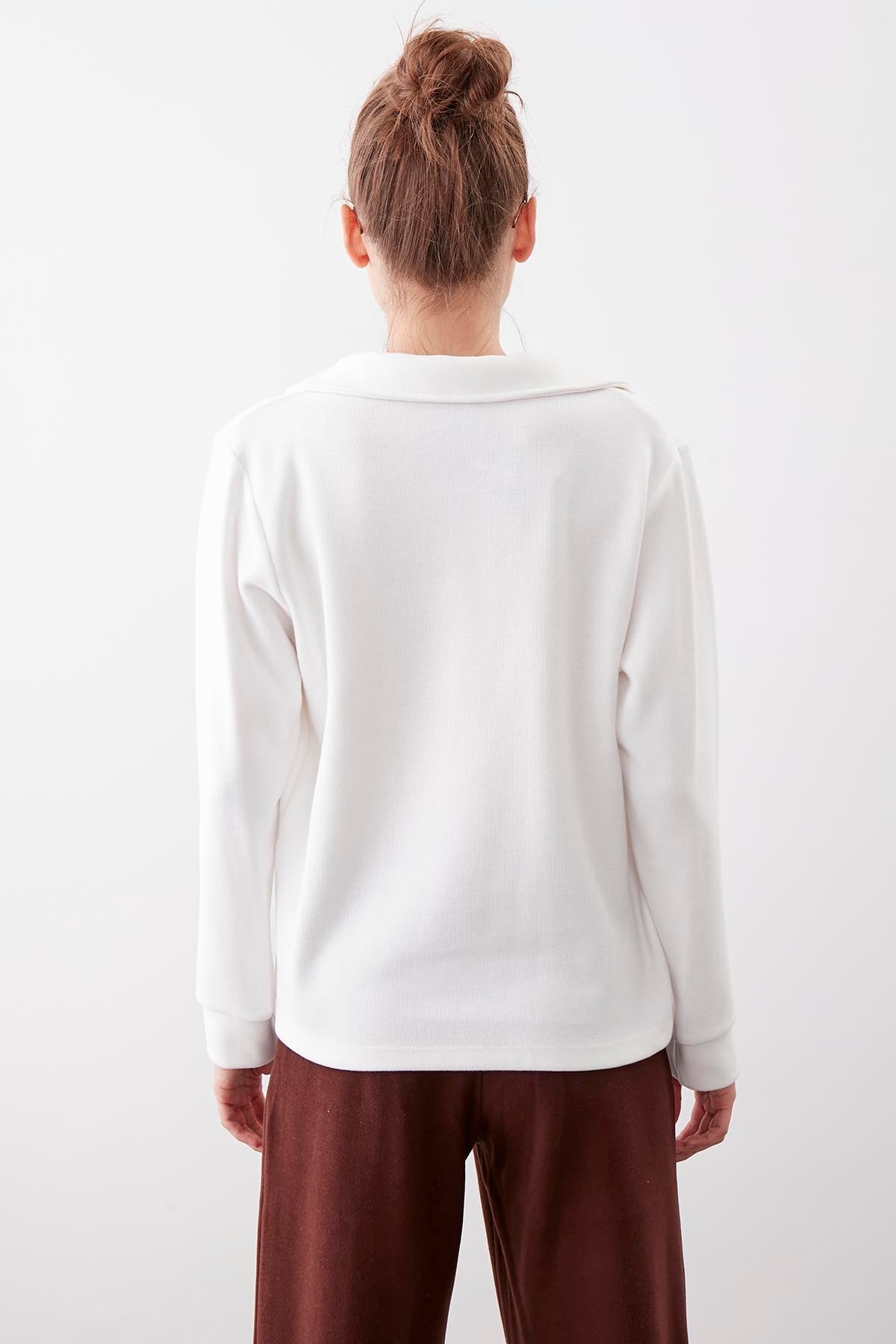 V COLLAR KNITTED BLOUSE