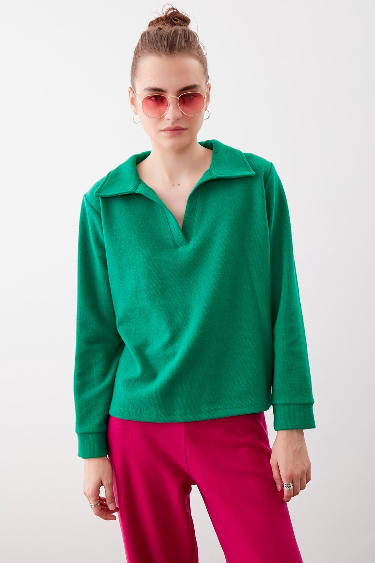 V COLLAR KNITTED BLOUSE