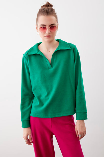 V COLLAR KNITTED BLOUSE