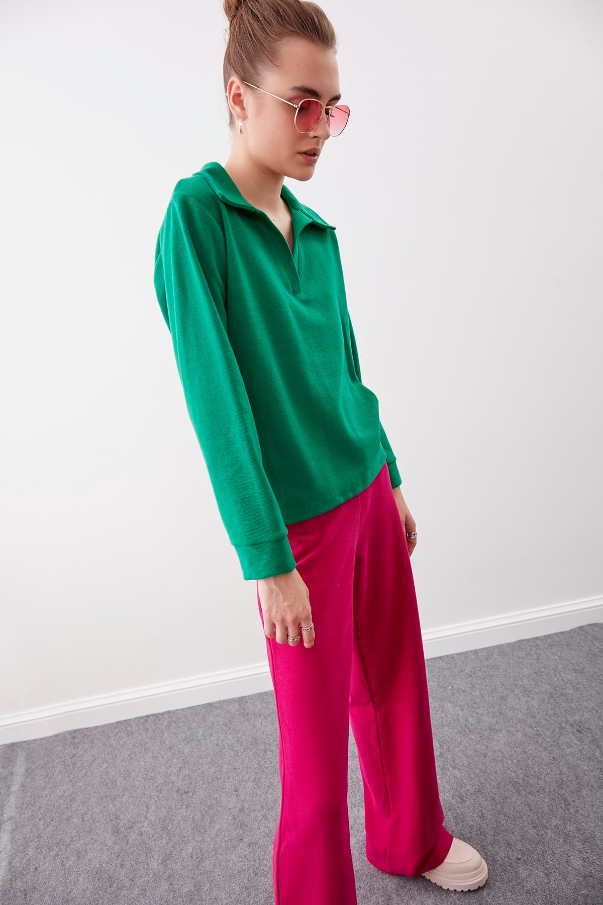 V COLLAR KNITTED BLOUSE