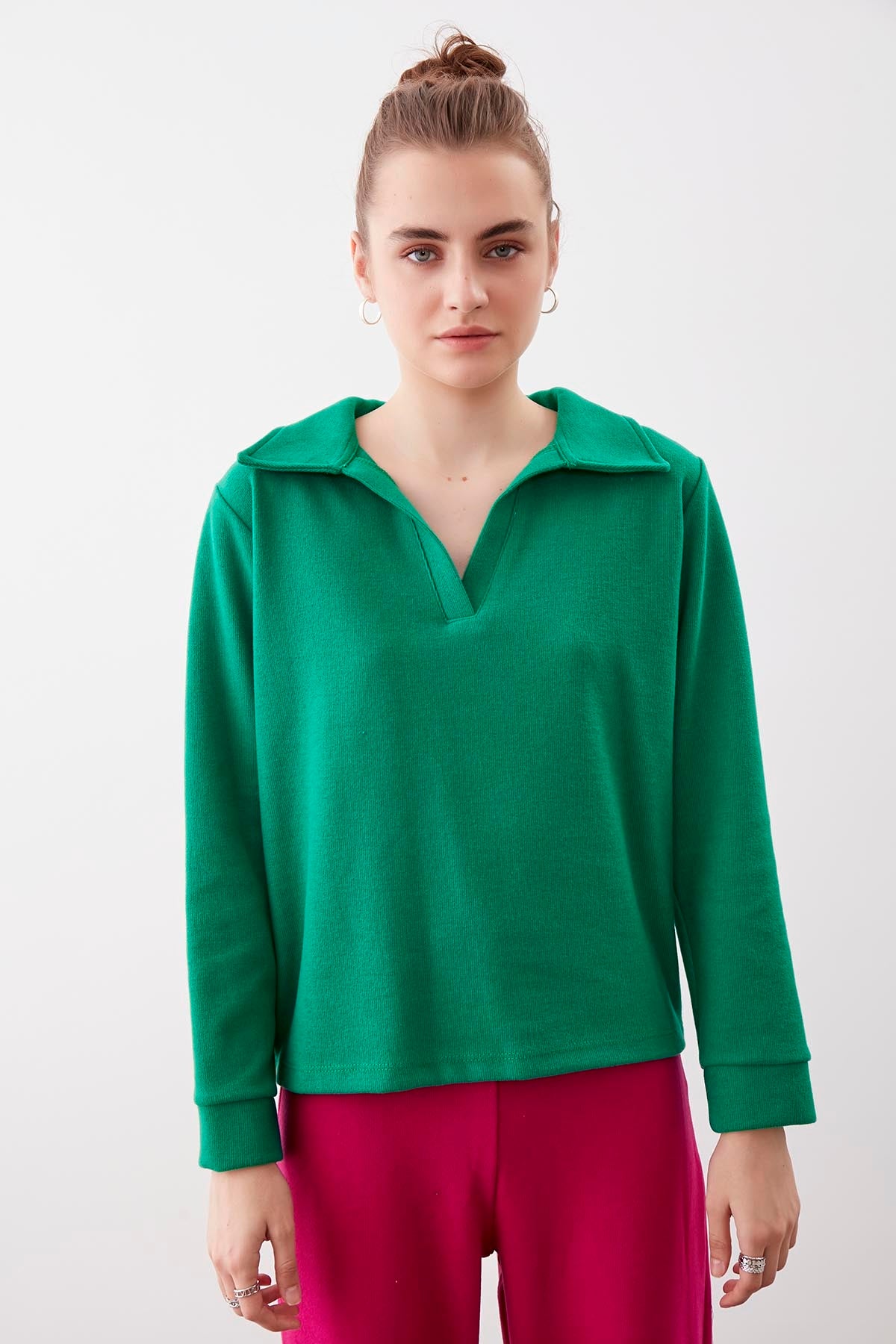 V COLLAR KNITTED BLOUSE