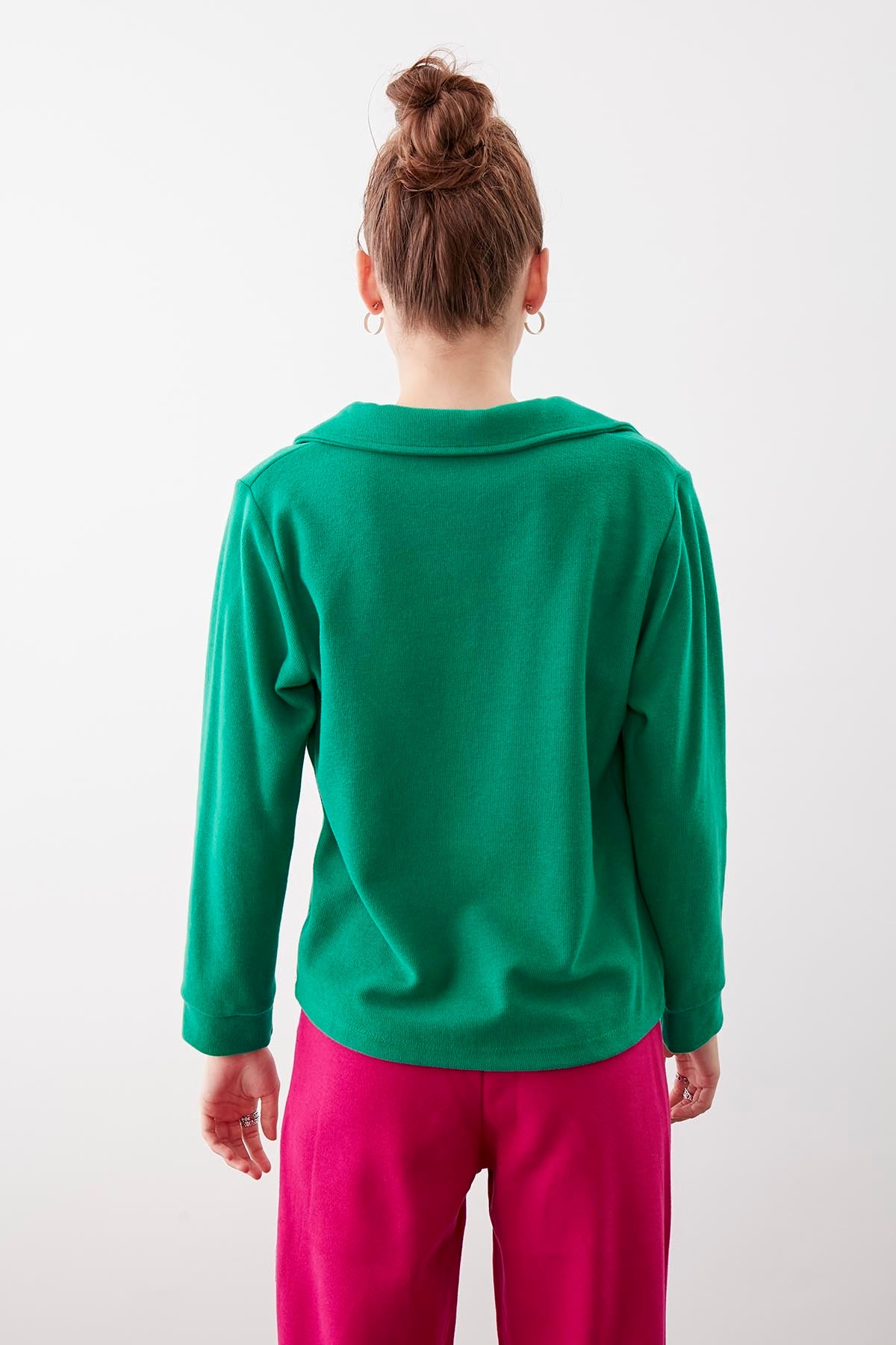 V COLLAR KNITTED BLOUSE