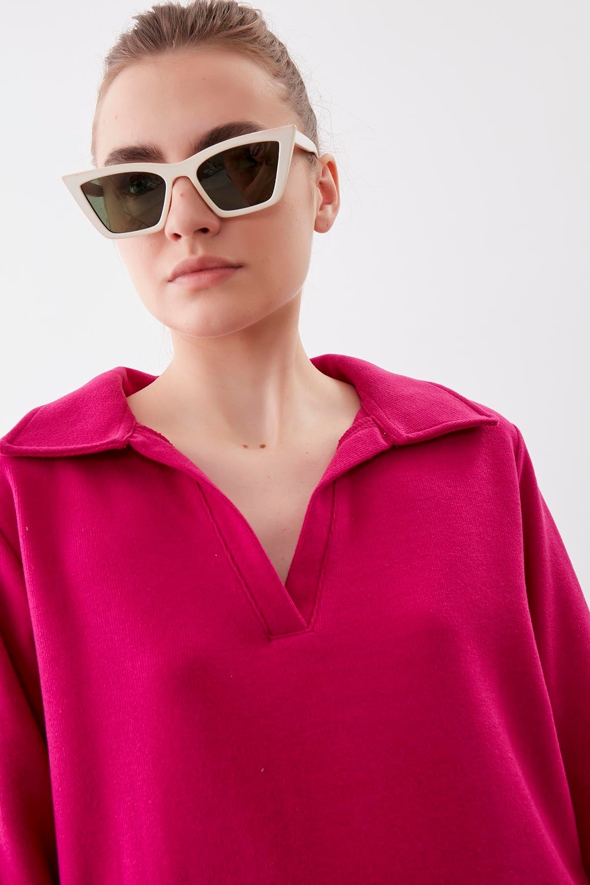 V COLLAR KNITTED BLOUSE
