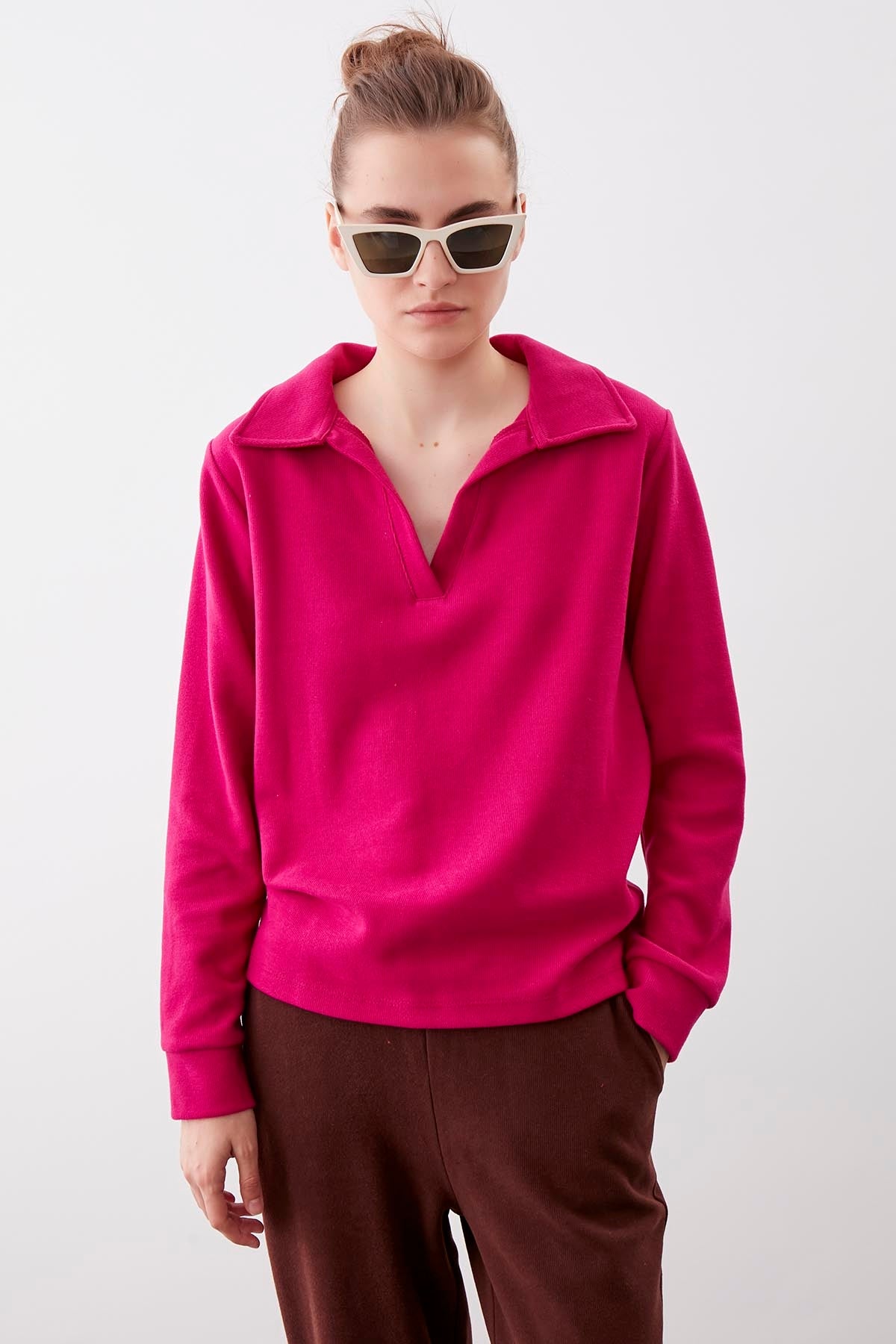 V COLLAR KNITTED BLOUSE