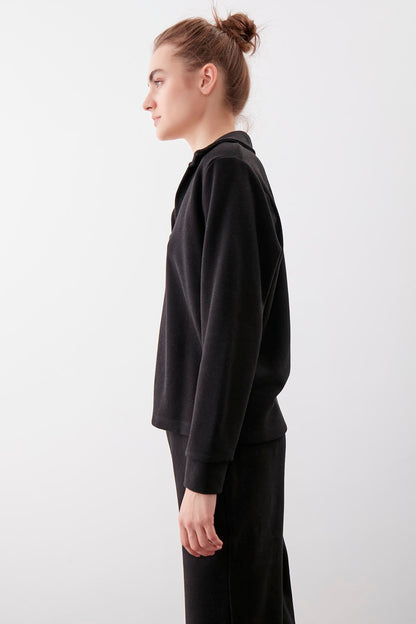 V COLLAR KNITTED BLOUSE