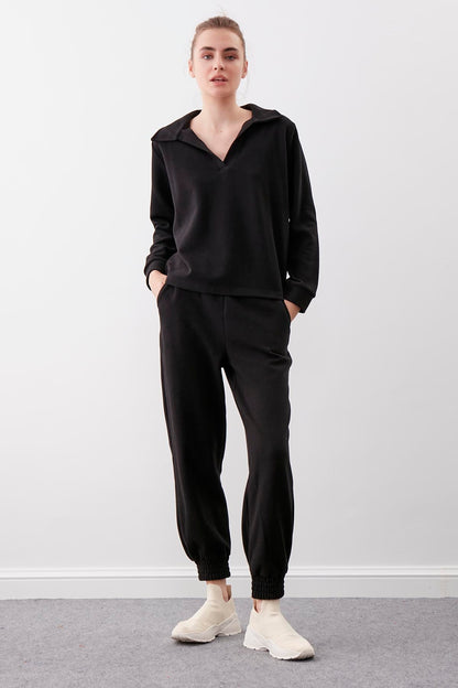 V COLLAR KNITTED BLOUSE