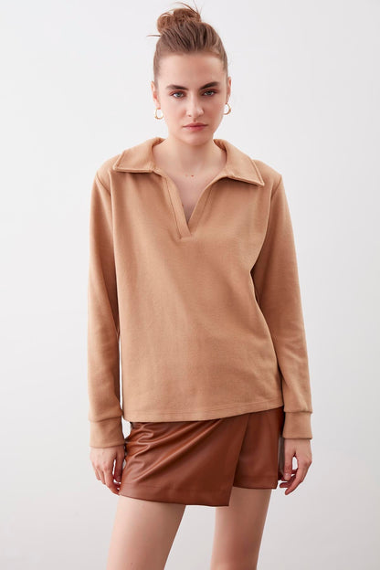 V COLLAR KNITTED BLOUSE
