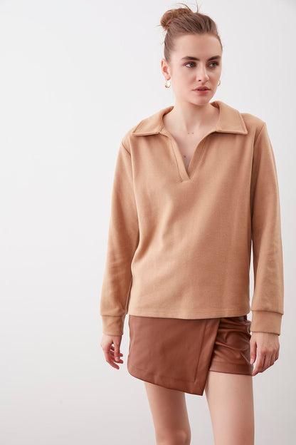 V COLLAR KNITTED BLOUSE