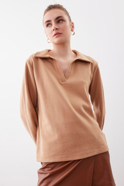 V COLLAR KNITTED BLOUSE