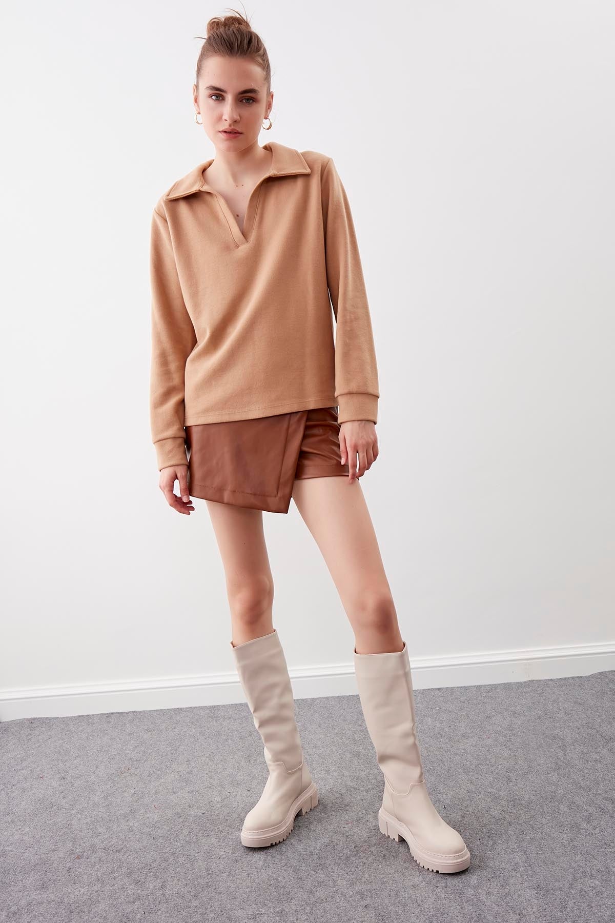 V COLLAR KNITTED BLOUSE