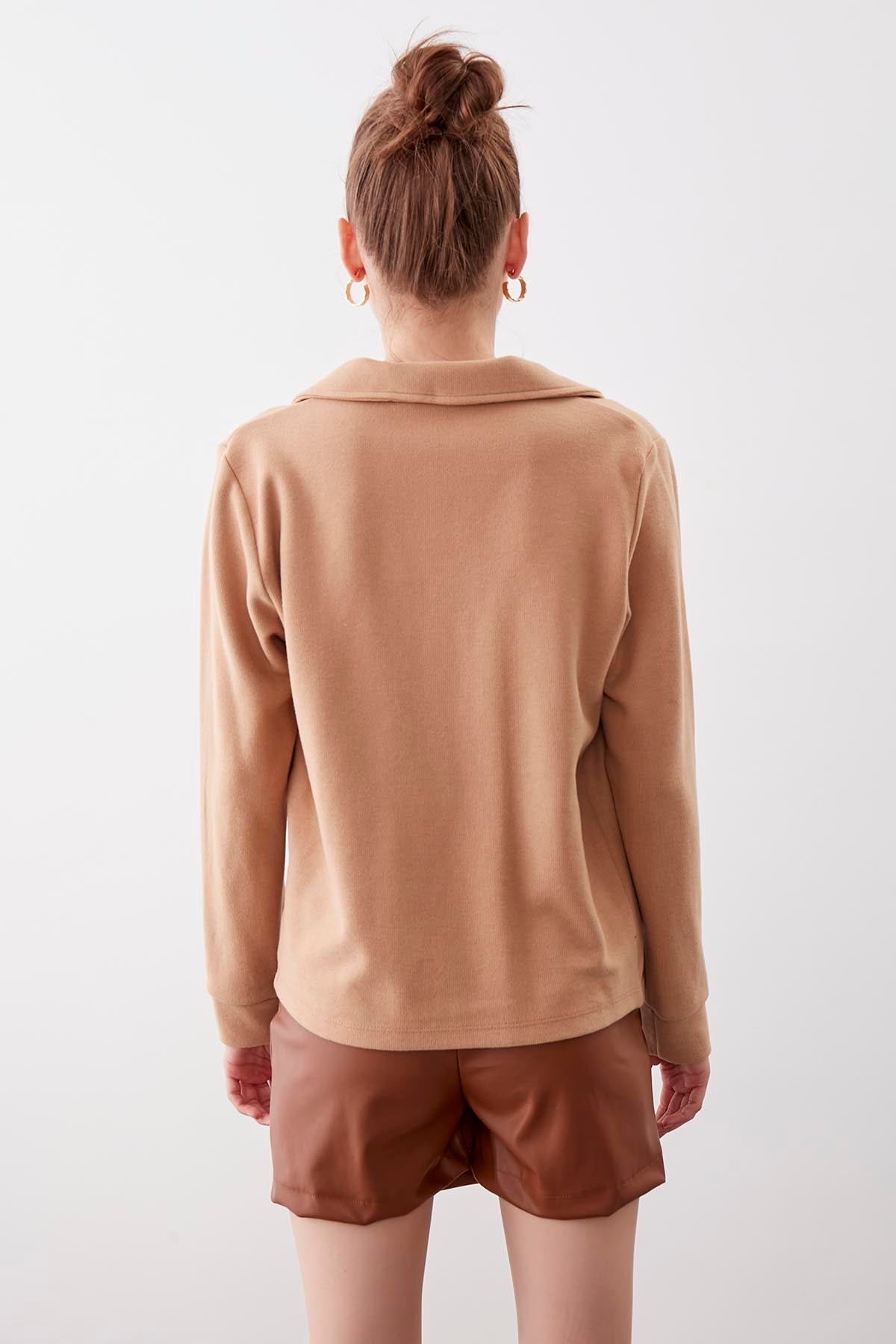 V COLLAR KNITTED BLOUSE