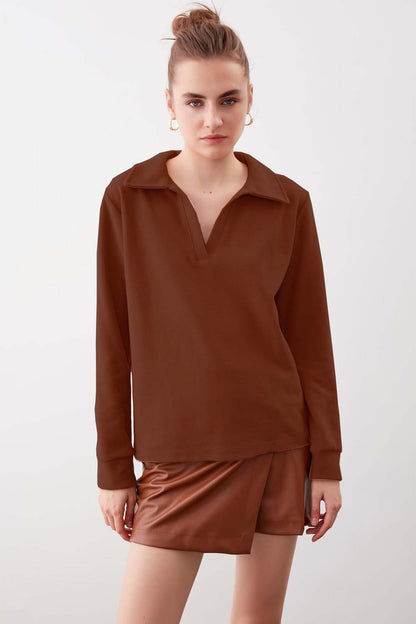 V COLLAR KNITTED BLOUSE