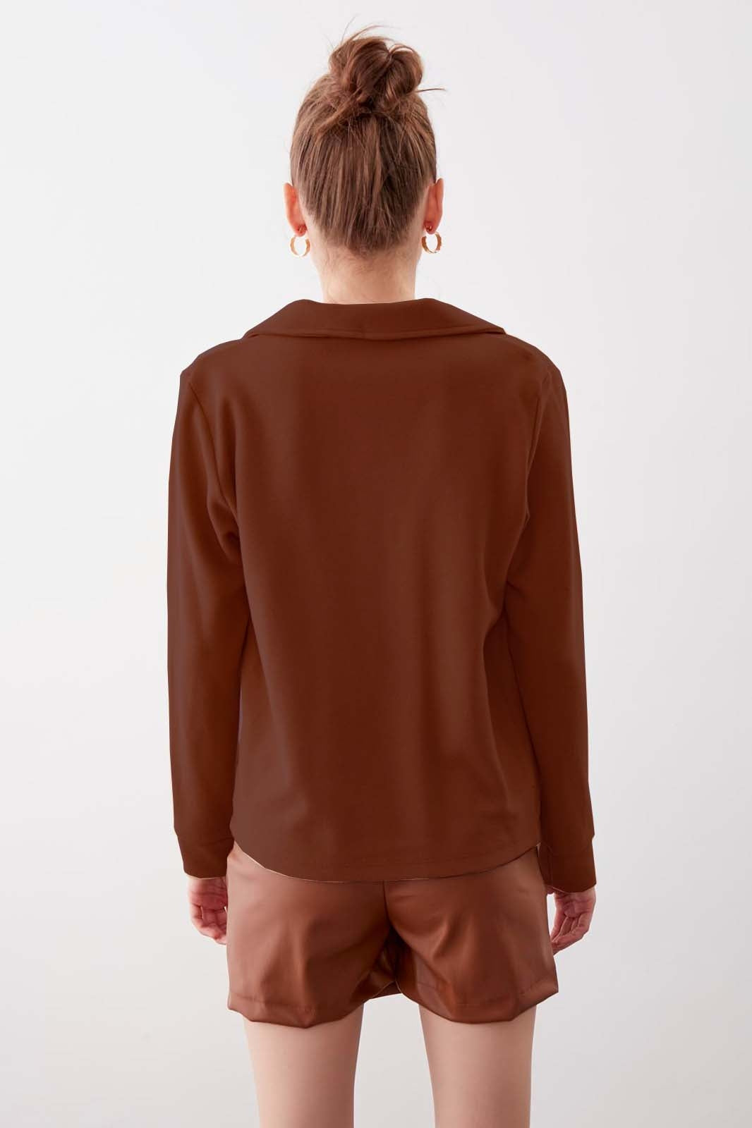 V COLLAR KNITTED BLOUSE